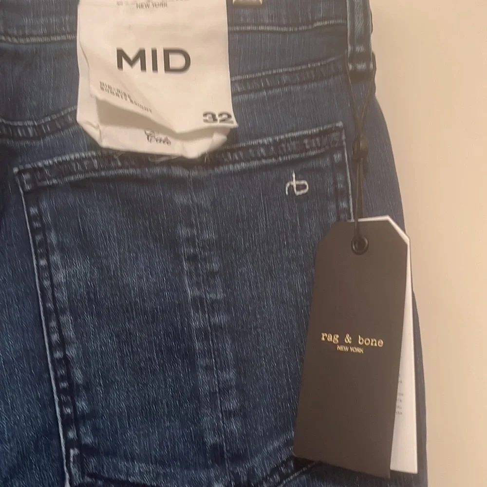 - Rag & Bone Cate Mid Rise Shorty Skinny - Picture 3 of 15